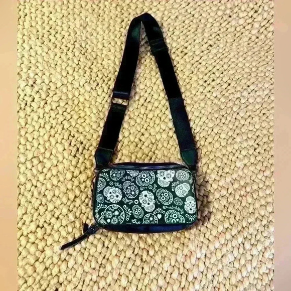 Like Dreams black mini purse - Picture 1 of 5